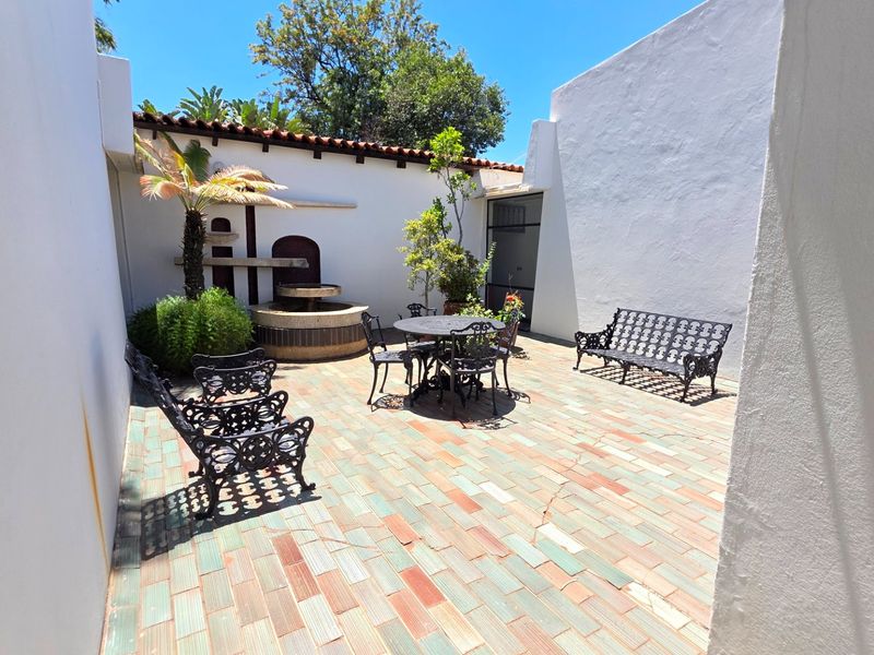 Stylish Family Home with Modern Interiors and Generous Yard - Photo 2