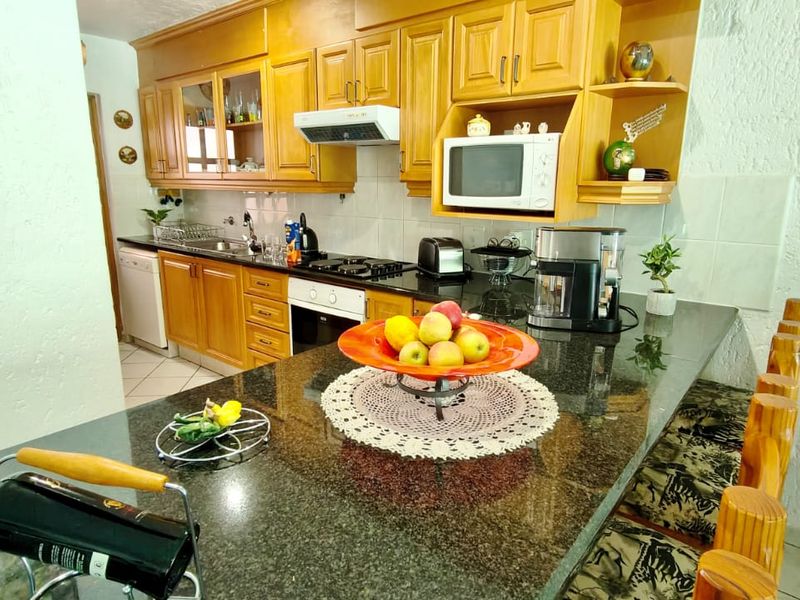 Immaculate 3-Bedroom Home in Secure Sunset Cove Estate - Photo 2