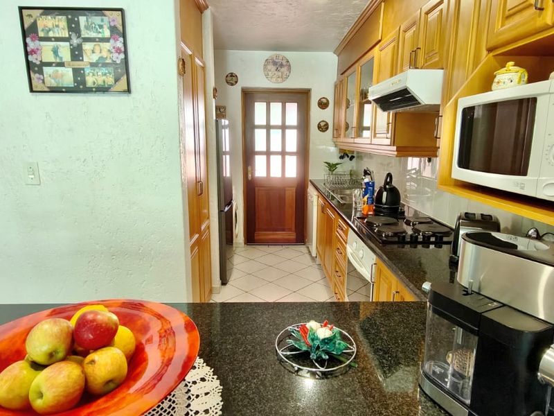 Immaculate 3-Bedroom Home in Secure Sunset Cove Estate - Photo 4