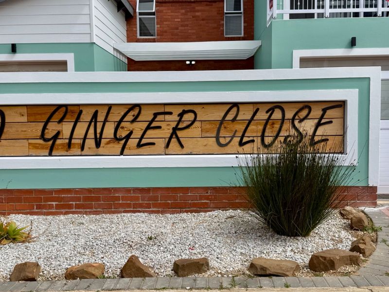 A home with character, architectural wonder - Photo 2