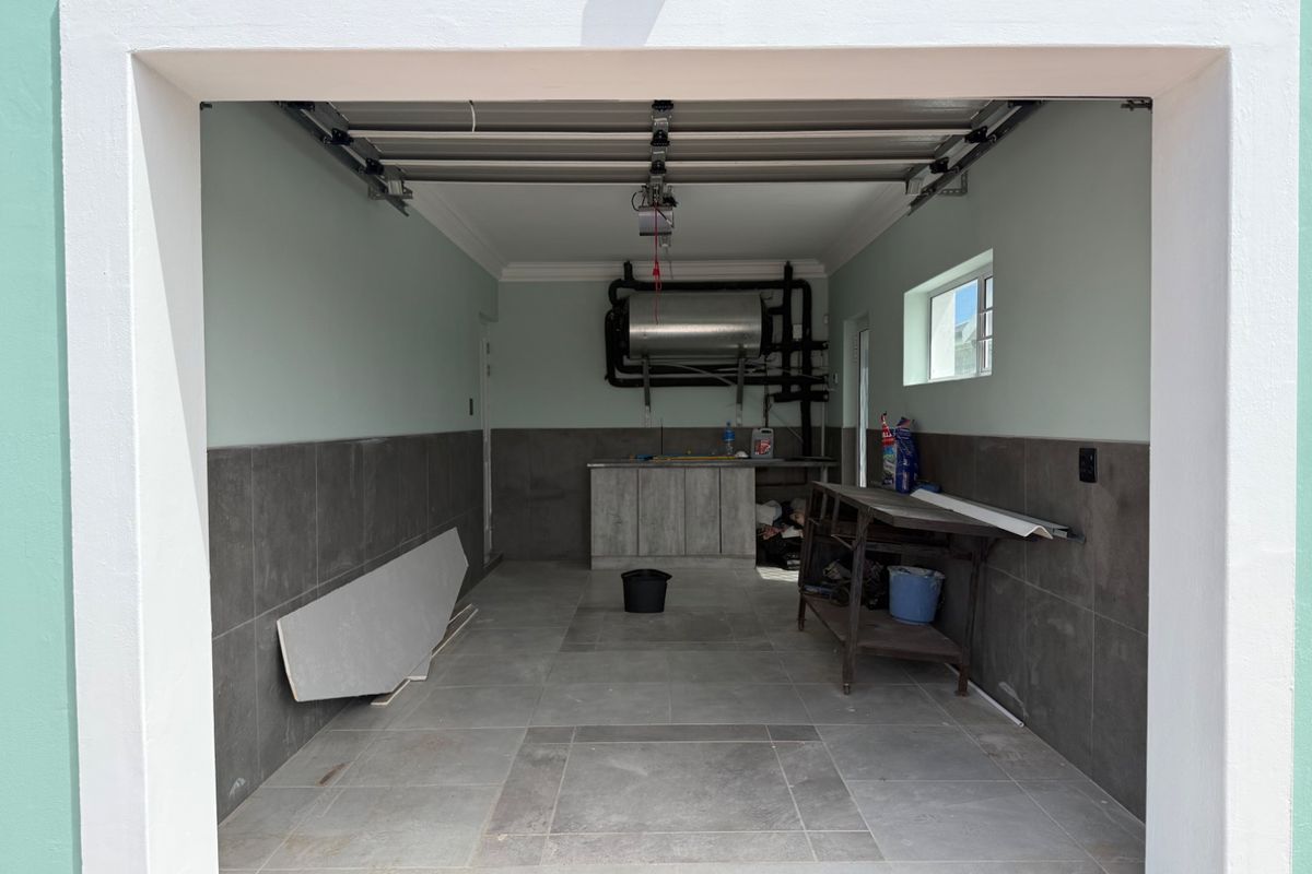 A home with character, architectural wonder - Photo 5