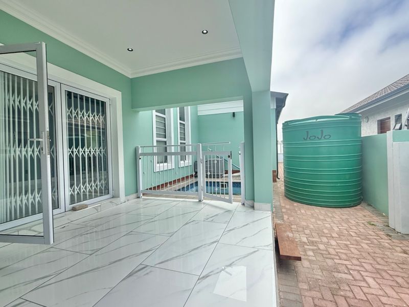 A home with character, architectural wonder - Photo 8