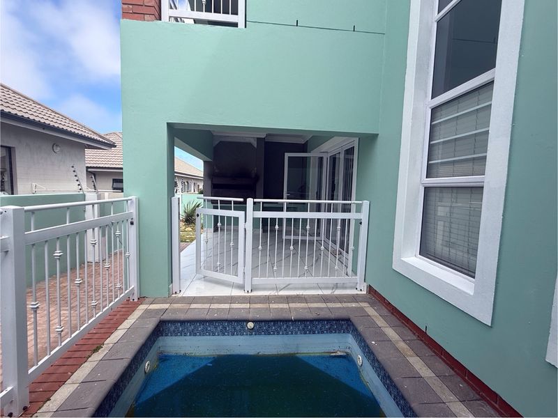 A home with character, architectural wonder - Photo 9