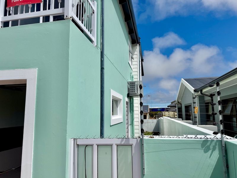 A home with character, architectural wonder - Photo 7