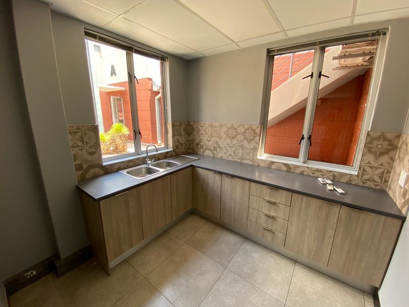 Well Located Offices Available In Faerie Glen - Photo 5