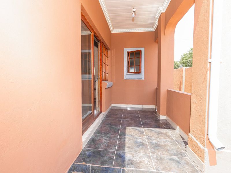 4 Bedroom House For Sale In Turffontein  - Photo 6