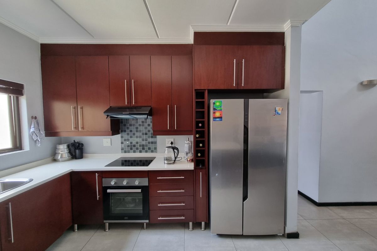 Stylish townhouse with everything you need! - Photo 4