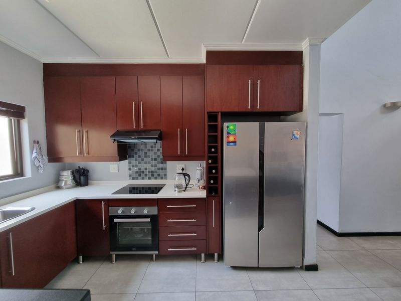 Stylish townhouse with everything you need! - Photo 4