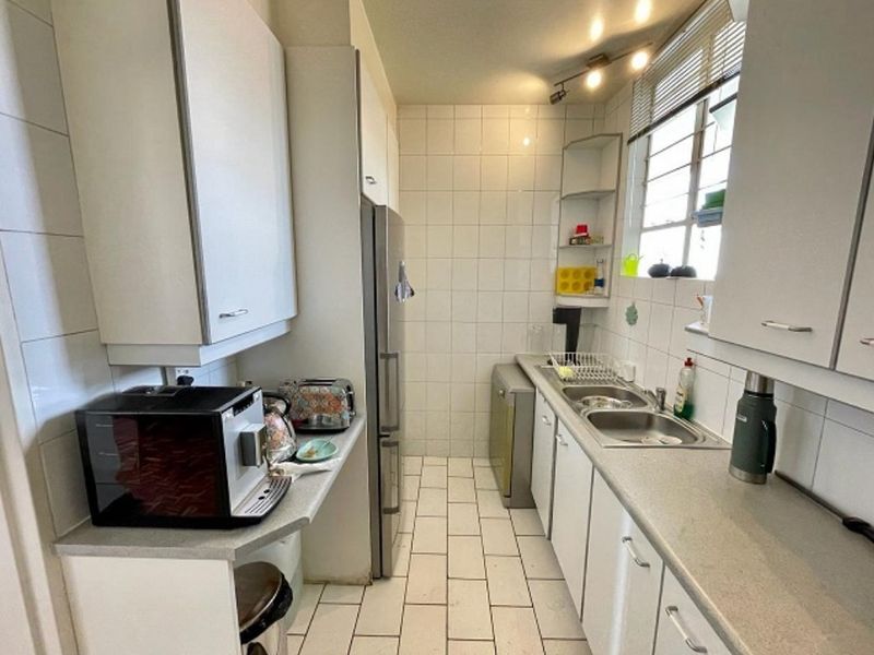 Beautiful 2-Bedroom Flat – Spacious & Secure Living! - Photo 9