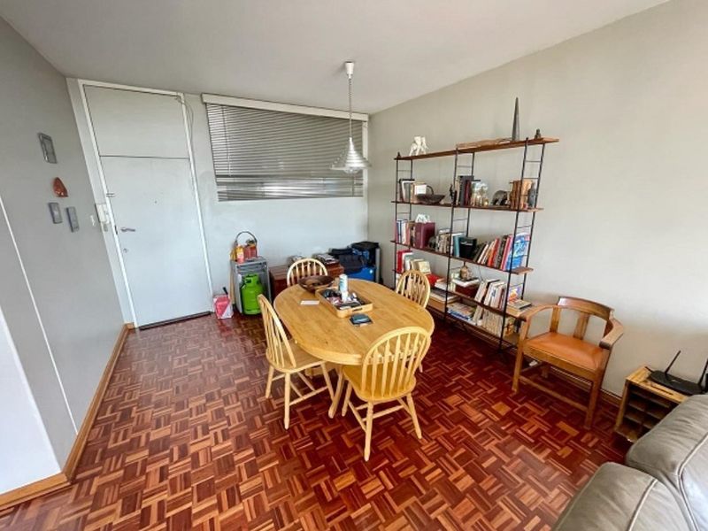 Beautiful 2-Bedroom Flat – Spacious & Secure Living! - Photo 2