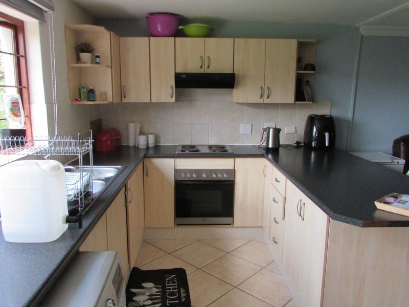 Modern 3 Bedroom home in a Secure Complex - Photo 8