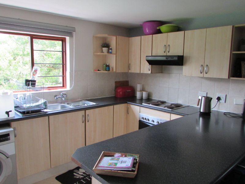 Modern 3 Bedroom home in a Secure Complex - Photo 7