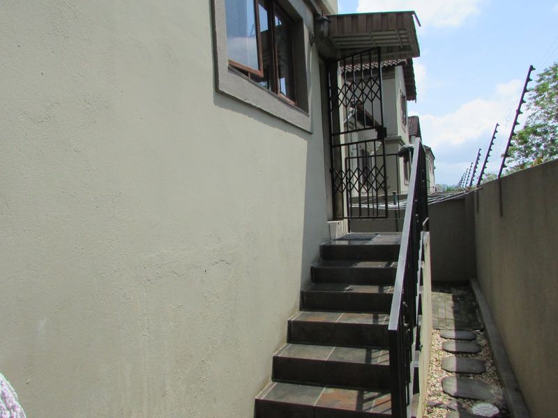 Modern 3 Bedroom home in a Secure Complex - Photo 6