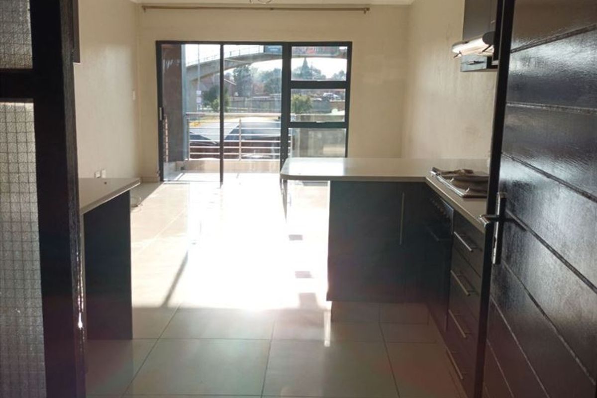 Charming Family Home with Ample Space and Comfort - Photo 2