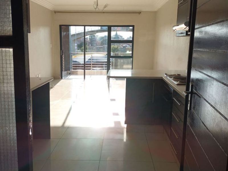 Charming Family Home with Ample Space and Comfort - Photo 2