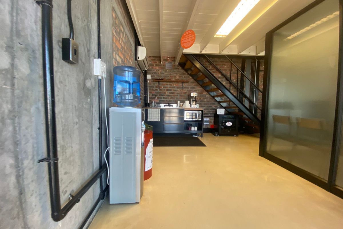 243m2 Commercial to Let  - Photo 4