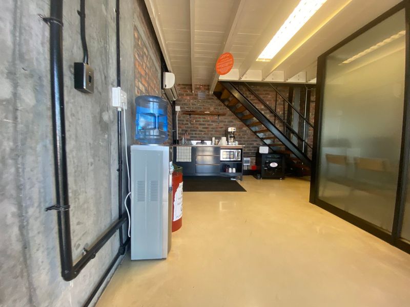 243m2 Commercial to Let  - Photo 4