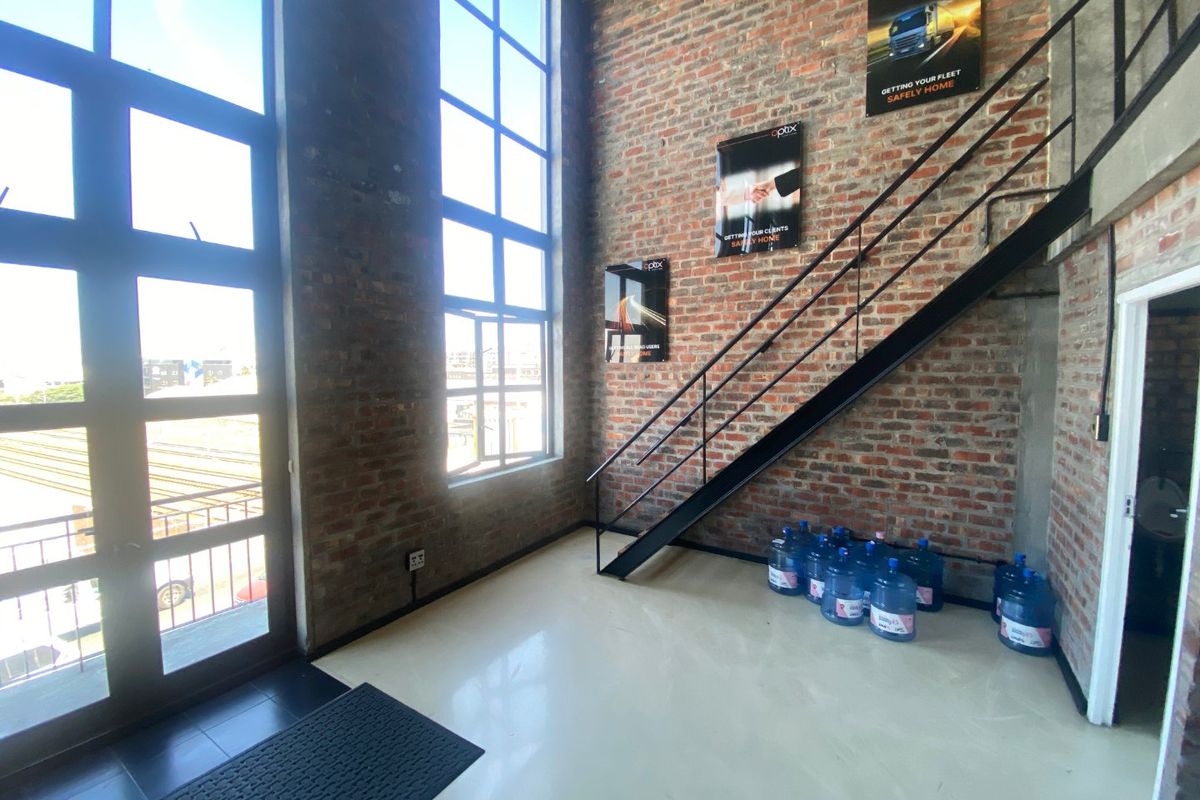 243m2 Commercial to Let  - Photo 2