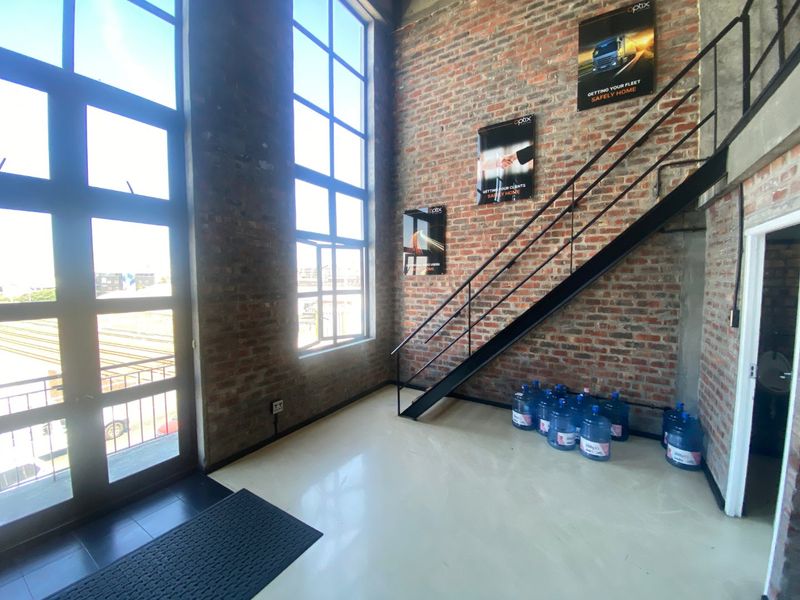 243m2 Commercial to Let  - Photo 2