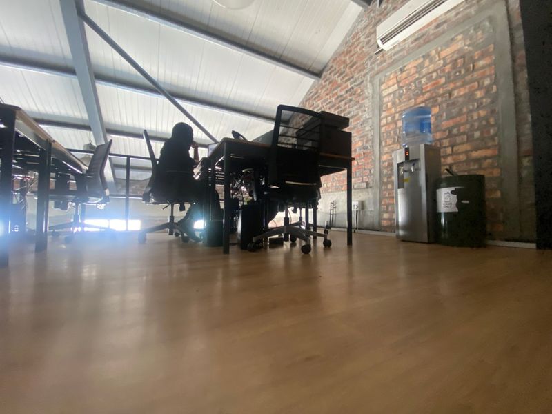 243m2 Commercial to Let  - Photo 9