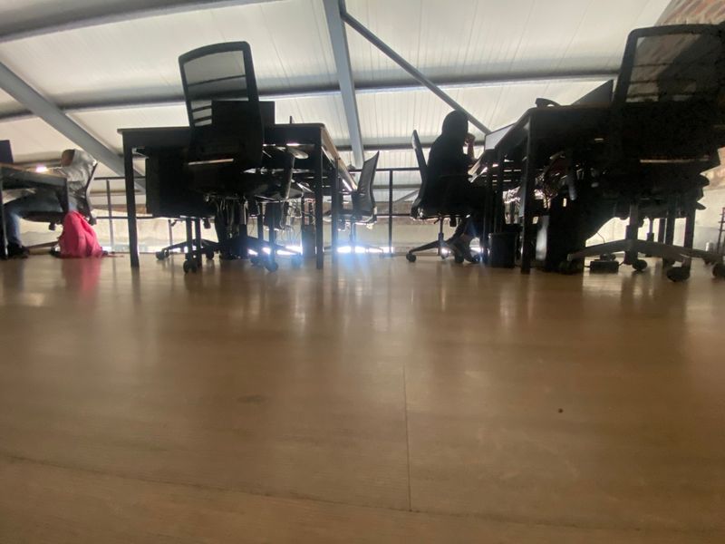 243m2 Commercial to Let  - Photo 8