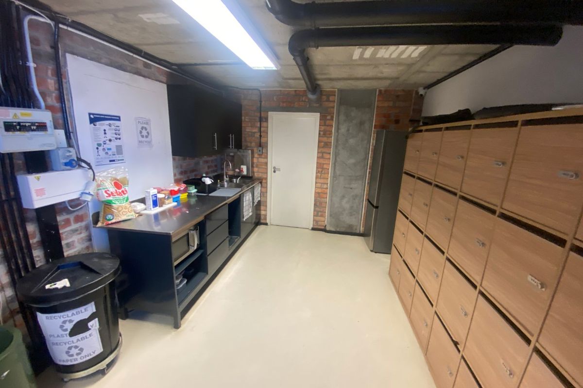 243m2 Commercial to Let  - Photo 3