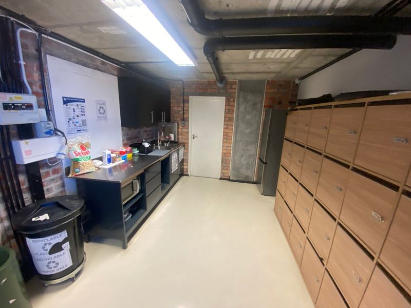 243m2 Commercial to Let  - Photo 3