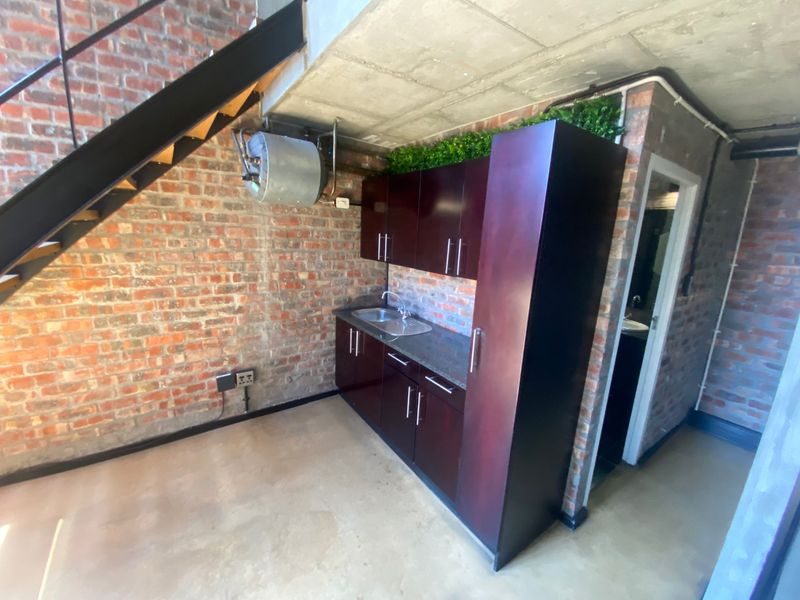 200m2 Commercial Space to Let  - Photo 5