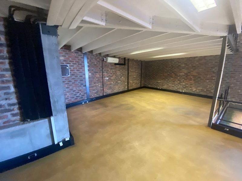 200m2 Commercial Space to Let  - Photo 10