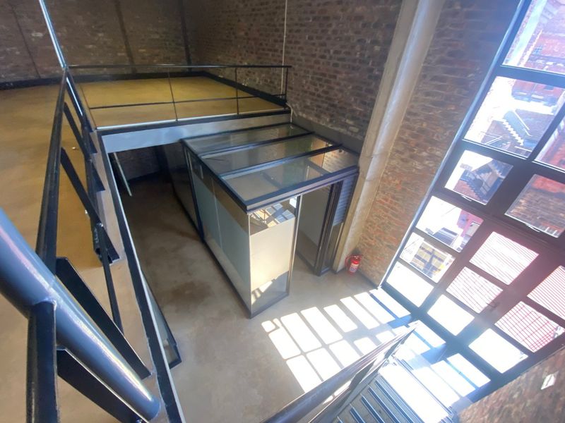 200m2 Commercial Space to Let  - Photo 9