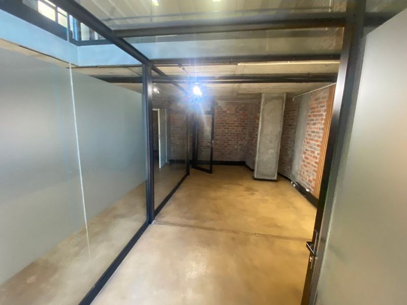 200m2 Commercial Space to Let  - Photo 6