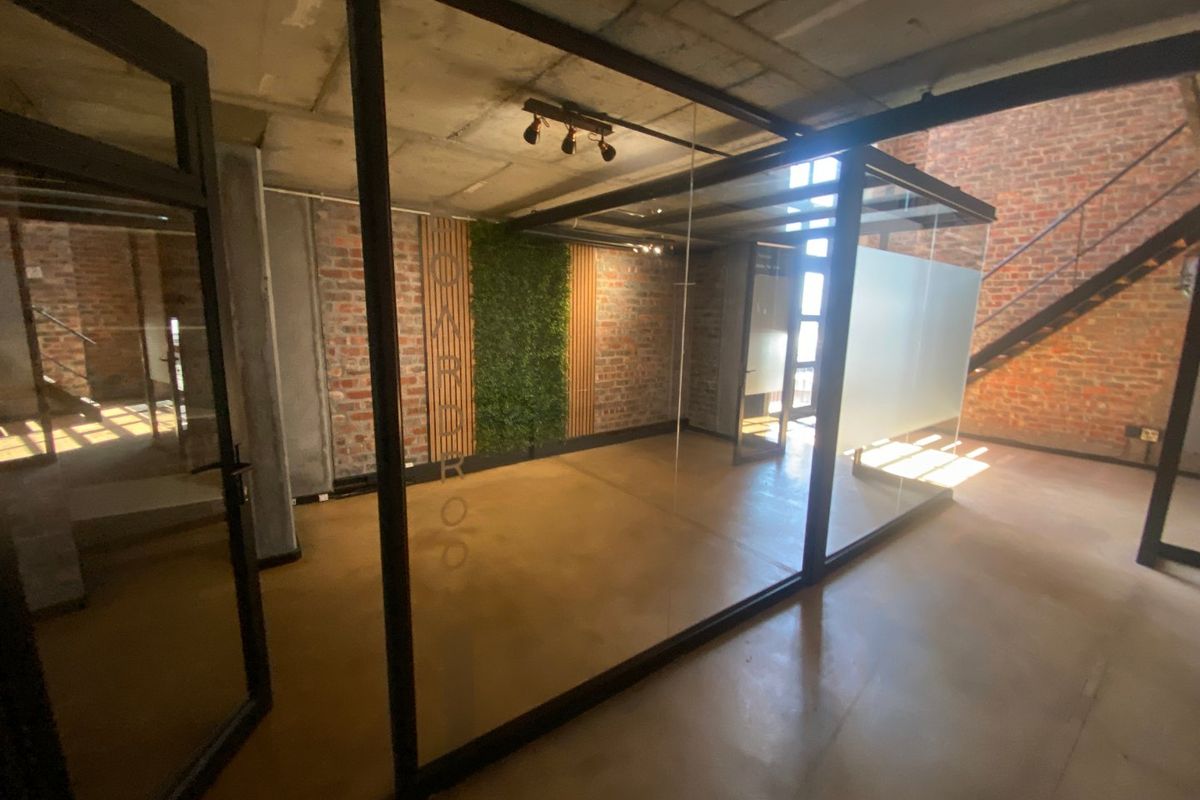 200m2 Commercial Space to Let  - Photo 2