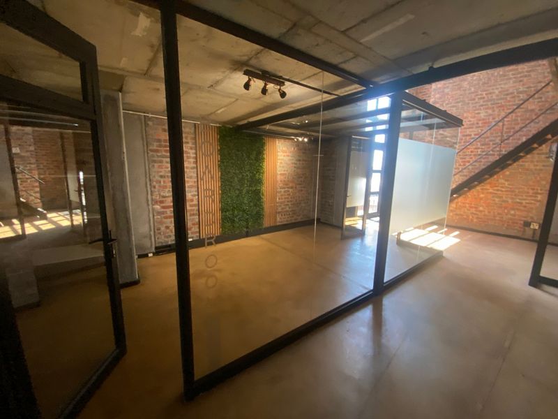 200m2 Commercial Space to Let  - Photo 2