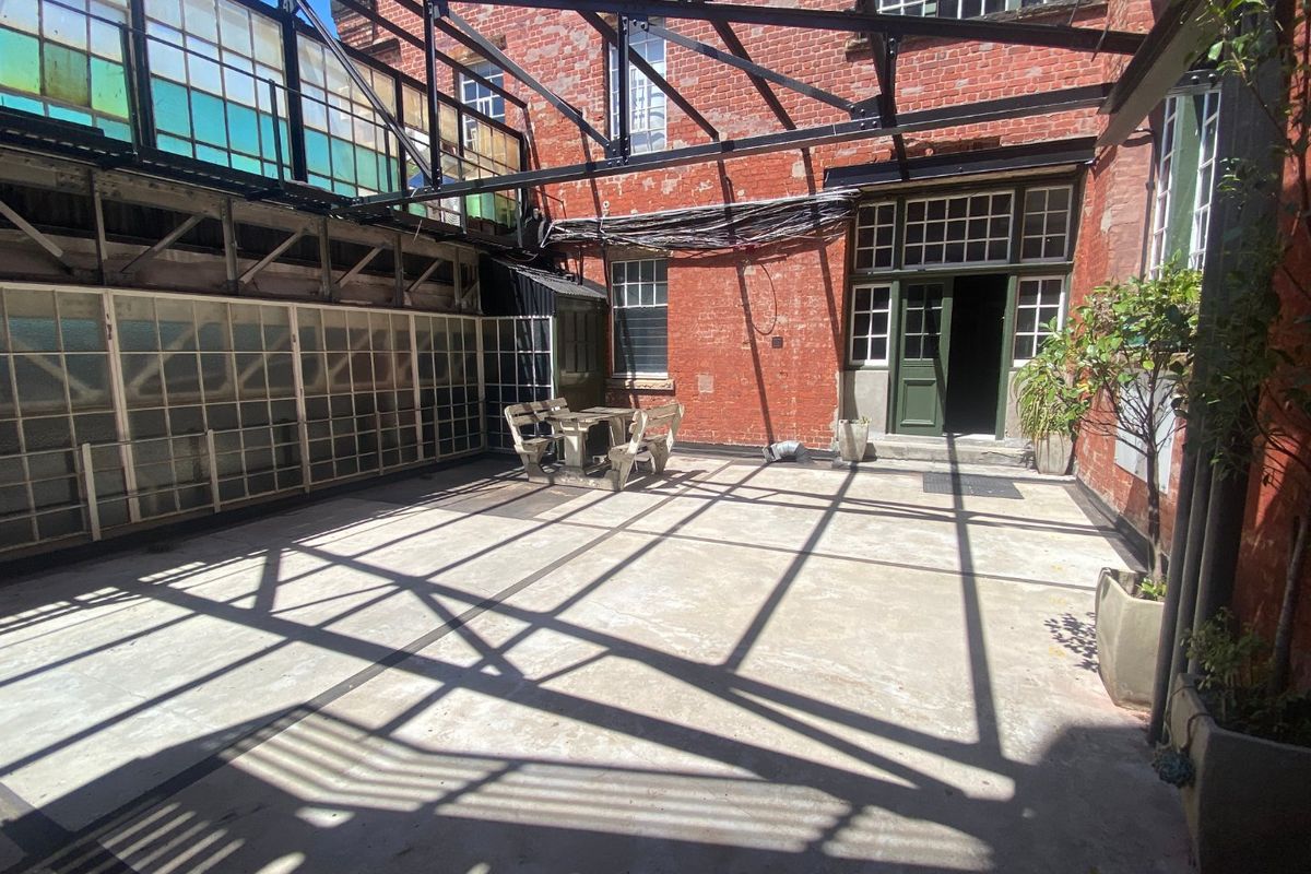 193 Commercial/Semi Industrial to let - Photo 2