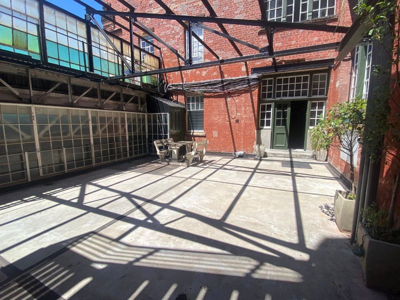 193 Commercial/Semi Industrial to let - Photo 2