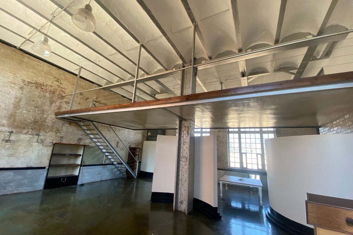 193 Commercial/Semi Industrial to let - Photo 5
