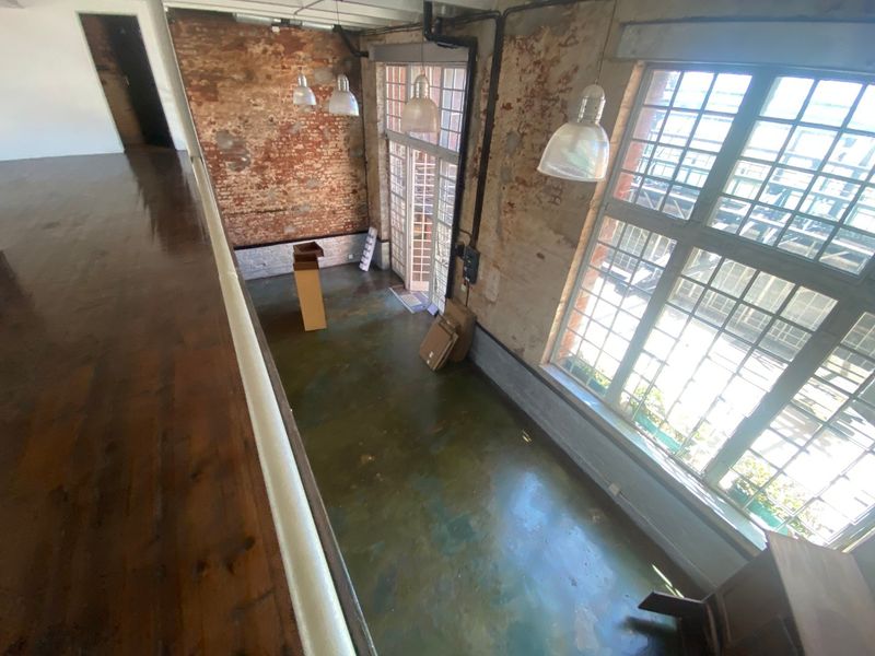 193 Commercial/Semi Industrial to let - Photo 10