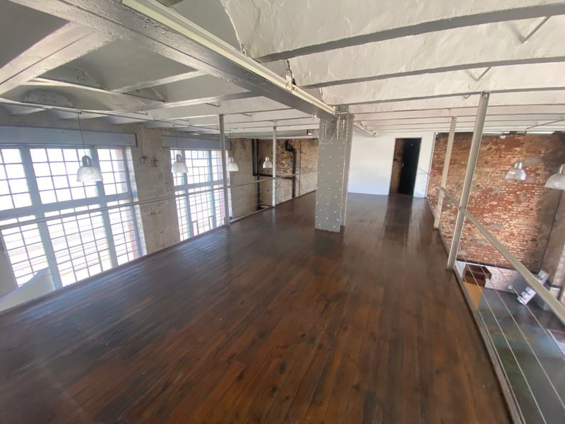 193 Commercial/Semi Industrial to let - Photo 9