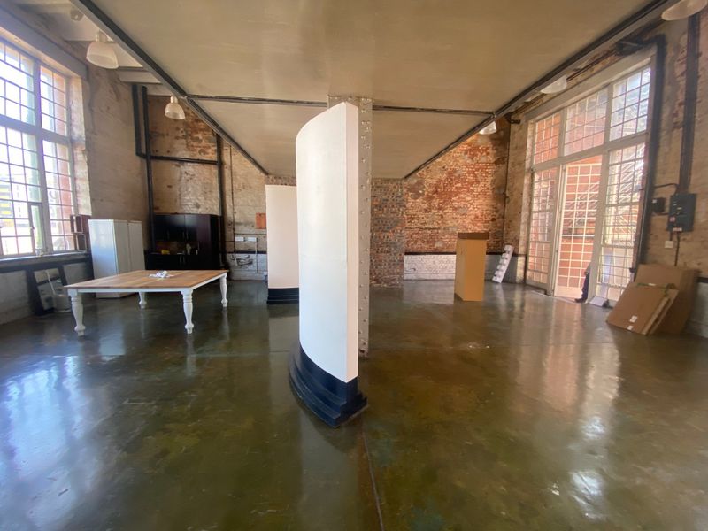 193 Commercial/Semi Industrial to let - Photo 8