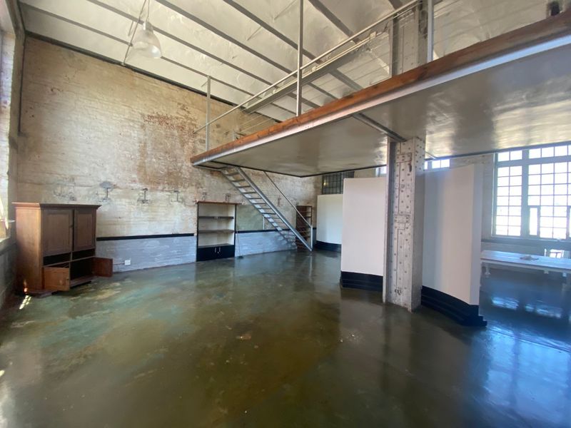 193 Commercial/Semi Industrial to let - Photo 6