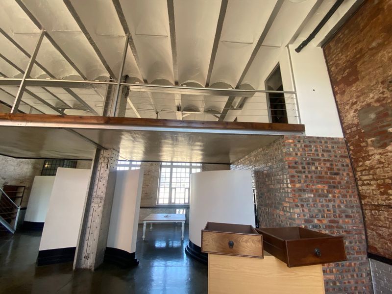 193 Commercial/Semi Industrial to let - Photo 4