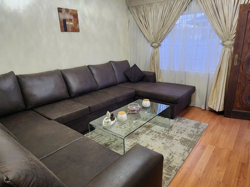 Beautiful Freestanding Two Bedroom Home in Laudium - Photo 6