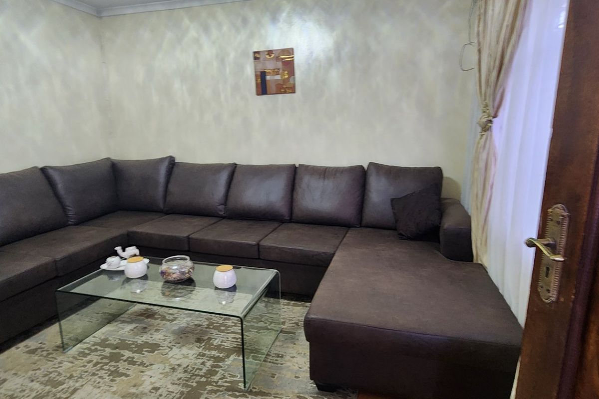 Beautiful Freestanding Two Bedroom Home in Laudium - Photo 5