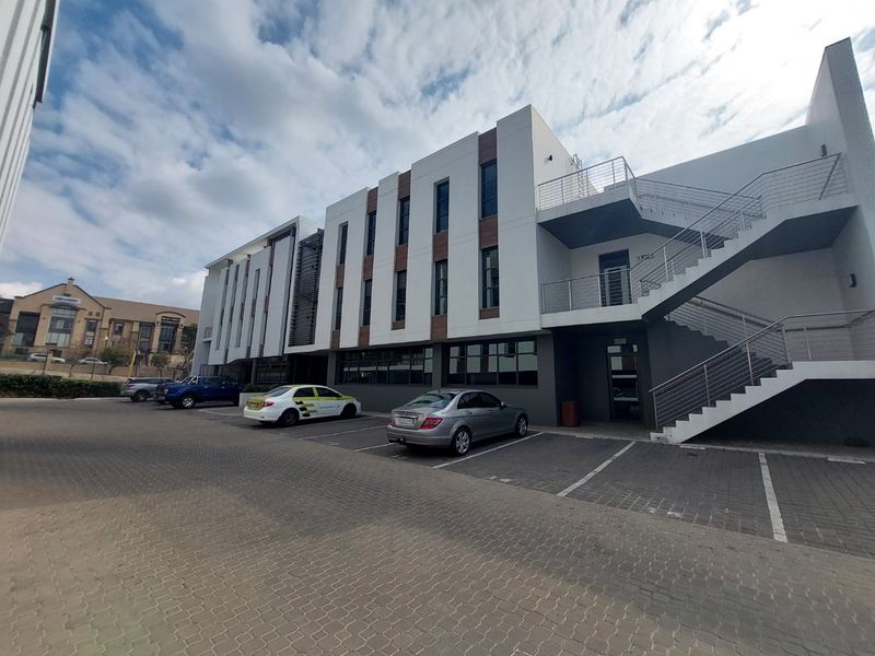 Modern A-Grade Second-Floor Office Suite – Bryanston - Photo 10