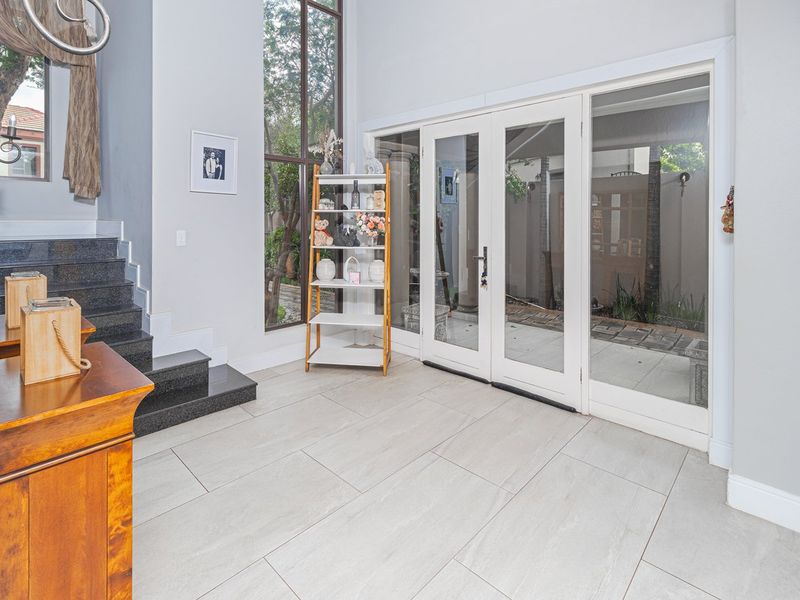 Stunning Four Bedroom Home in Blue Valley Golf Estate  - Photo 9