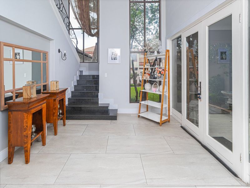 Stunning Four Bedroom Home in Blue Valley Golf Estate  - Photo 7