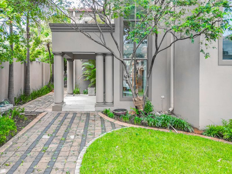 Stunning Four Bedroom Home in Blue Valley Golf Estate  - Photo 6