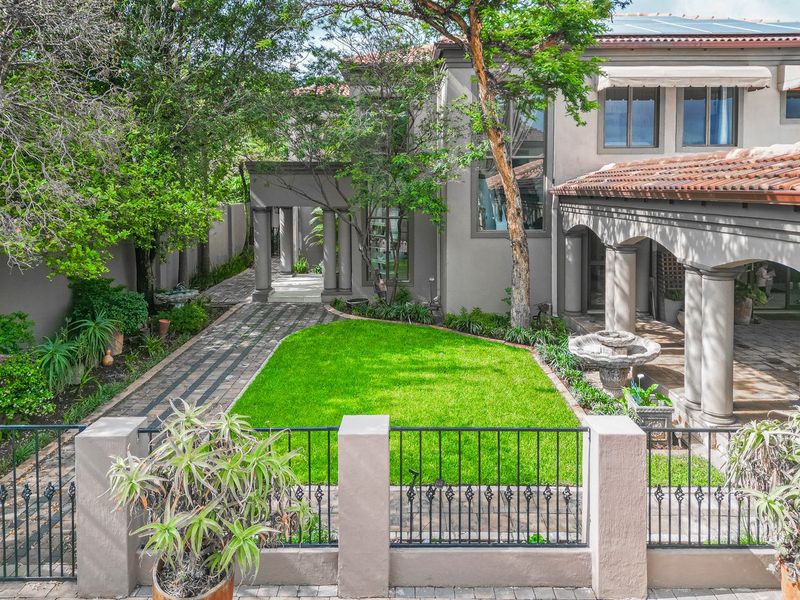 Stunning Four Bedroom Home in Blue Valley Golf Estate  - Photo 4