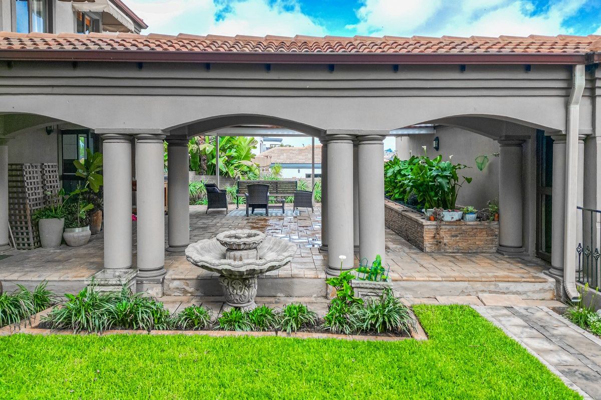 Stunning Four Bedroom Home in Blue Valley Golf Estate  - Photo 5