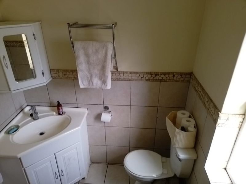 Spacious 4-Bedroom Family Home for Sale – With Cottage, Wine Cellar & Excellent Security! - Photo 6